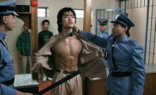 从功夫巨星到欠钱不还的“老赖”，“力王”樊少皇，到底怎么了？