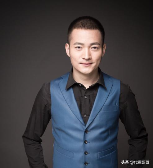 43岁喻恩泰被曝揩油多位女星，娶小10岁美女主播