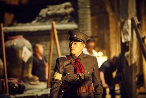 明明演得一般，却被粉丝吹成演技炸裂，网友：