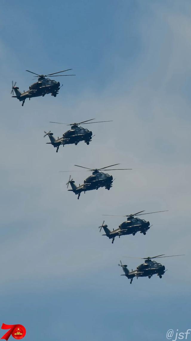 国庆阅兵首次亮相的6架直20同框