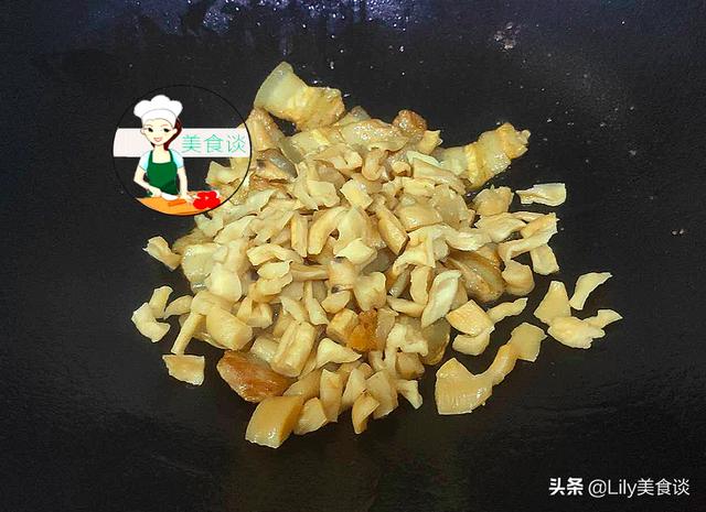 热天，五花肉和此是绝配，鲜香爽脆，一咬满口香，实在是太下饭了