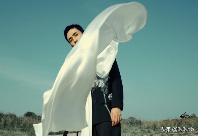 《亲爱的自己》预告刚出来，朱一龙新造型就登上热搜！让人太惊艳