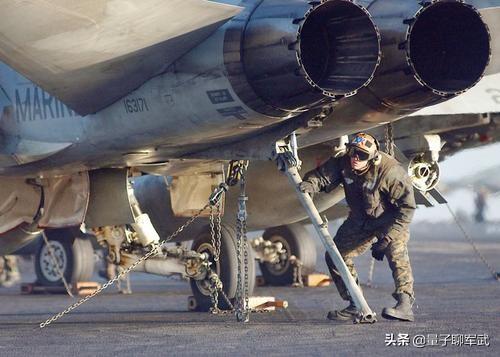 风浪中航母舰载机怎么固定，有她在。我国却与