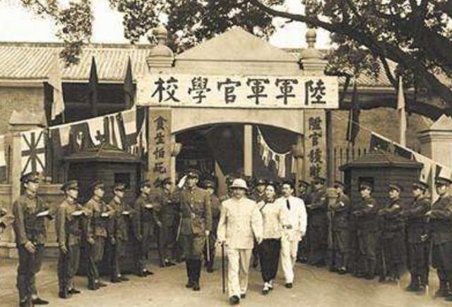 ​军阀混战多奇葩？万人对战仅死1路人，冲锋获