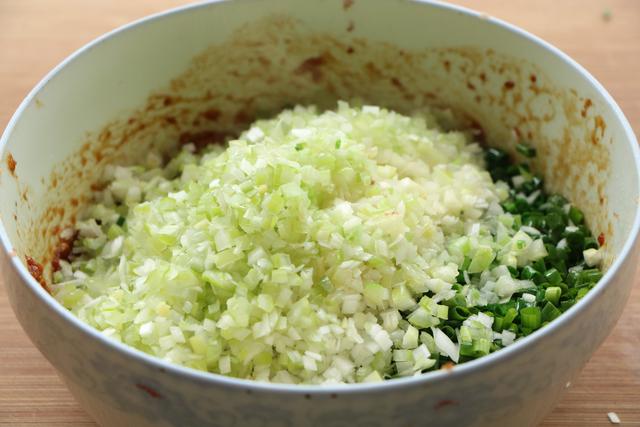 土豆別總是拿來炒土豆絲，教你北方農邨特色做法，晶瑩剔透更好吃