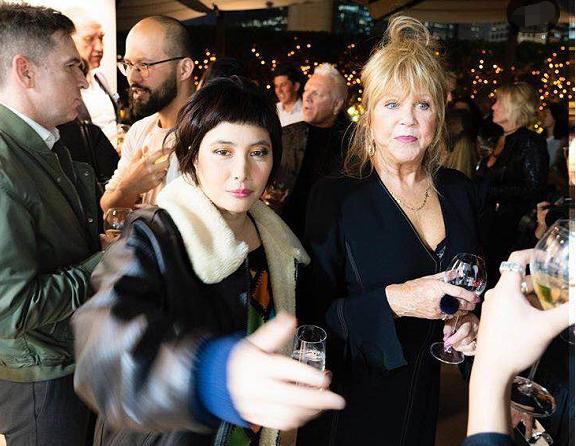 赌王最叛逆千金晒照，父亲离世一个多月后，与