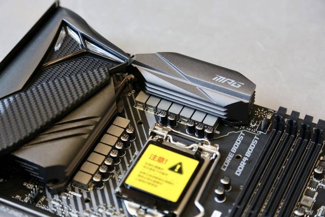 微星MPG Z490 GAMING CARBON WIFI主板开箱小测