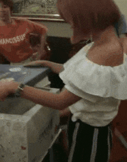 搞笑GIF：你不好好学习打扰人家干嘛啊