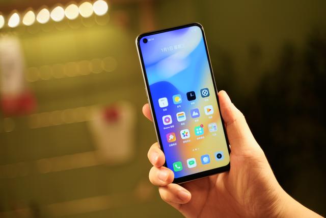 realme V5评测：潮美外观，最便宜的5G长续航手机