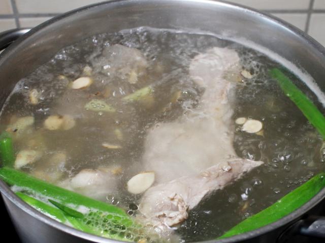 煮羊肉汤一定要焯水，用大把香料吗？记住这几点鲜美不膻