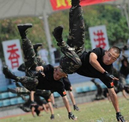 特种兵和格斗高手比较，谁会占据上风？退伍老