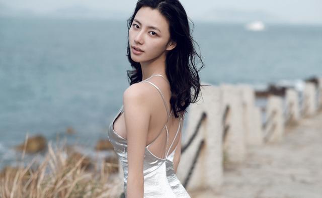 有一种“透视装”叫陈雅婷，难怪王思聪爱不释手，网友：身材真棒