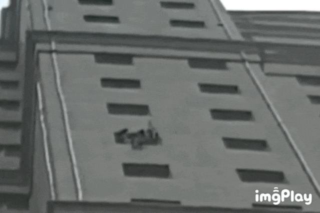 天降锅碗瓢盆自行车，济南一小区22楼花式抛物