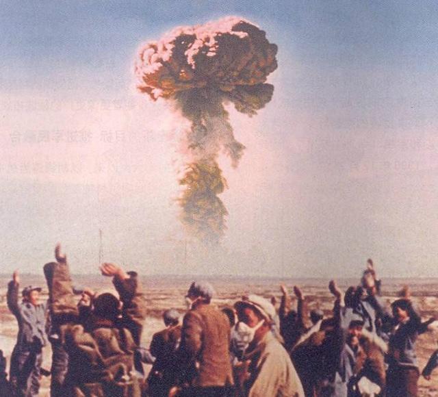 毛主席用两颗原子弹，轻松将美国、苏联的威胁
