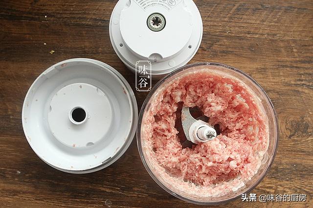 快立秋了，早餐饼这样做营养更足，皮薄馅多又美味，家人喜欢吃