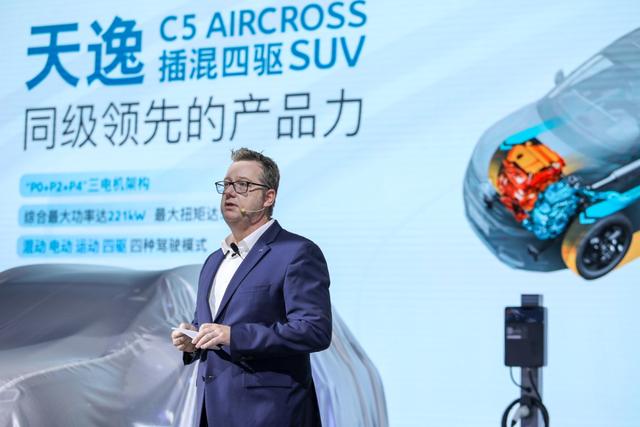 最大功率221kW，百公里加速7s，车友：这款插混四驱SUV有里有面
