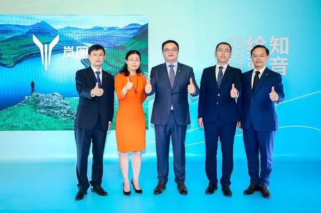 岚图“赶鸭子上架”：一汽红旗复兴提速，东风“坐不住”了