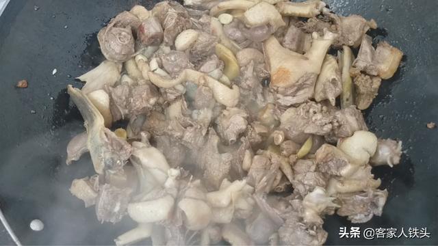 6斤鸭，一个客家地道美味做法，配料简单，出锅香气十足越吃越香