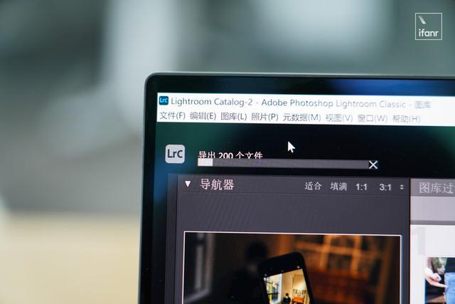 戴尔 XPS 17 评测：我背着戴尔的「超大杯」电脑出差一周