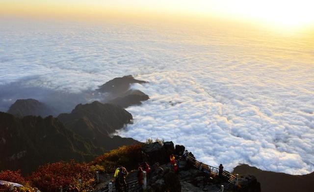 震撼！航拍四川名片峨眉山