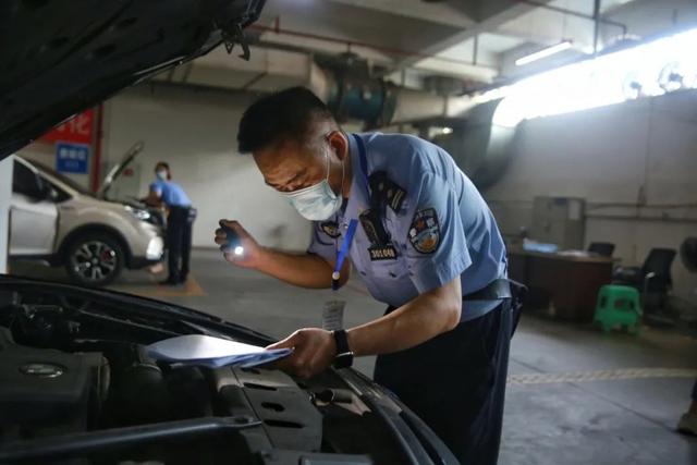 重庆|渝中警讯丨高温下，渝中交巡警战高温斗酷暑掠影