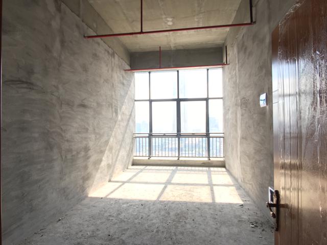 实地踩盘,看看科技园科兴苑120万的小复式值不值?