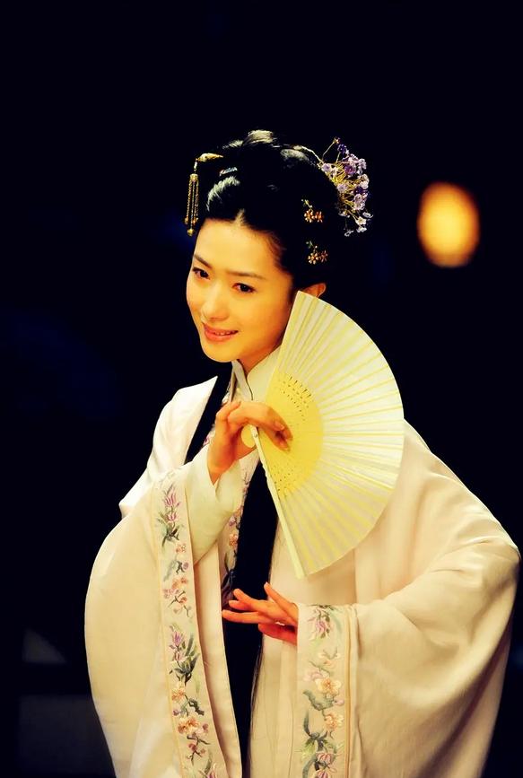 娱乐圈的“白月光”万茜，怎么活成了众人羡慕的模样？