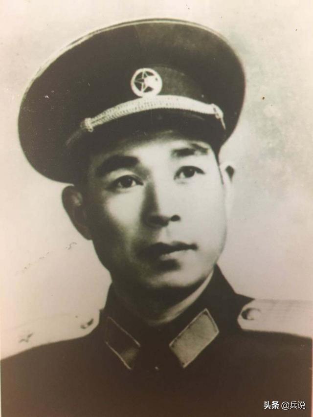 王近山抢战士机枪，班长不松手：您别打了！我