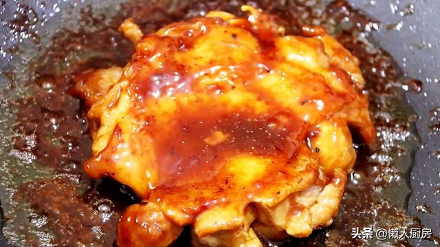 一个人在家吃什么，15元买了2个大鸡腿，做了一盘黑椒鸡腿饭