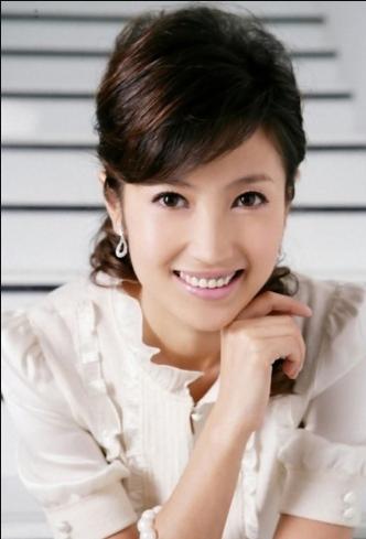 BTV一姐春妮，为何甘愿高龄产子，二婚也要嫁“接班”郎永淳的他