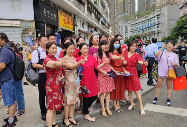 高考首日，带你去现场看看！四川嬢嬢为考生加油各放大招