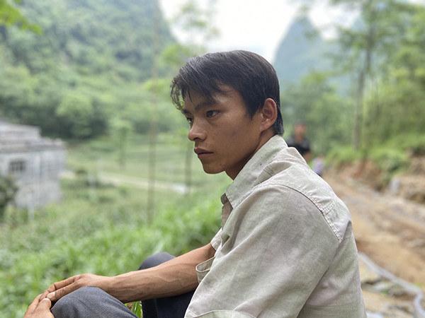 90后贫困夫妻12年生9娃：生完十个不生了，要供娃