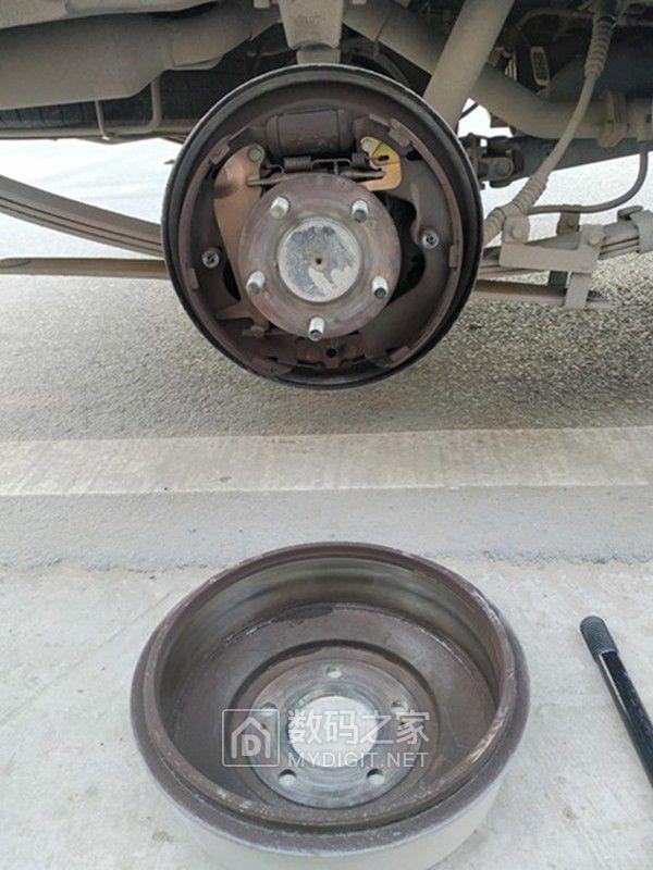 面包车后鼓刹多少公里更换？拆跑了4年65000km的江淮M3后鼓刹看看