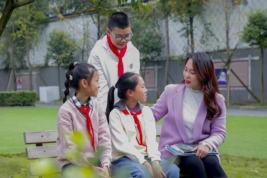 一面锦旗 一个故事 一份责任 一片爱心：双流西航港小学教师曾茜