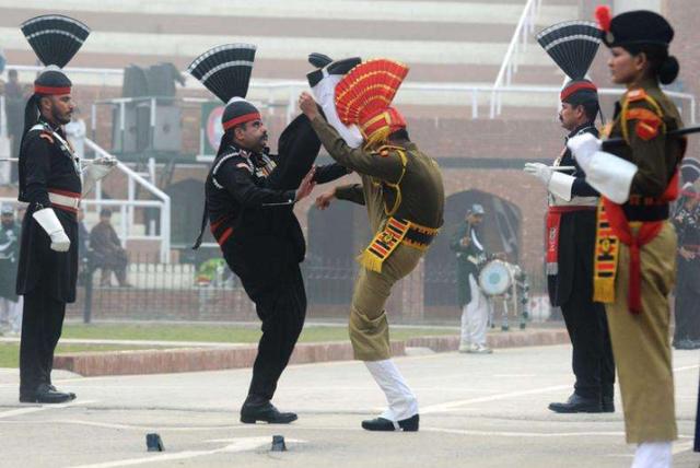 巴基斯坦陷入困境，却断然拒绝中国帮助，背后