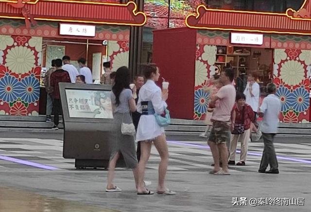 西安第一网红景区，傍晚就已游客爆满，美女和汉服小姐姐好多啊