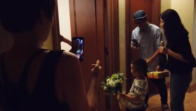 李荣浩35岁生日小情侣互诉衷肠，杨丞琳首晒求婚视频甜蜜满满