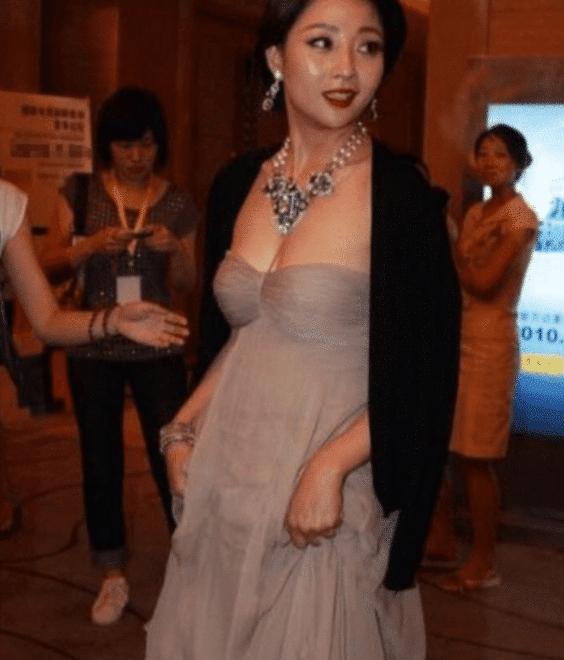 “年轻时”迷死一片男人，不结婚不生孩子，今41岁的她像个水蜜桃