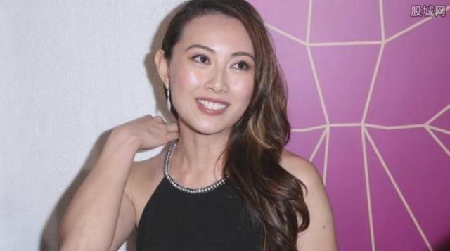 袁嘉敏每次与王晶合作后，都会心情压抑要去国外散心，这是为什么