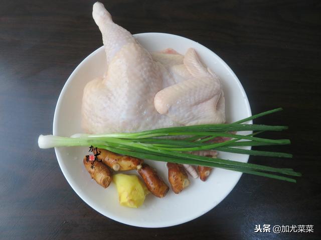 广东媳妇教你酱油鸡正宗做法，半碗酱油搞定，皮香肉滑，简单易学