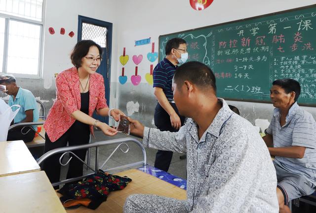 南昌市洪都中医院为受灾群众送医送药