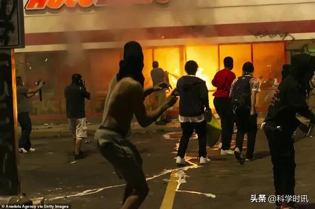 最新消息：因一名非裔死亡，美国多地发生严重