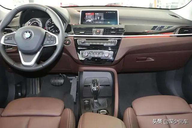 宝马终于坐不住了！从27.88W跌至20.31W，霸气不输奔驰GLA