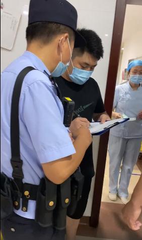 就在昨夜，演员姜涛大闹医院护士站，自称"东北大V",还被官媒吐槽