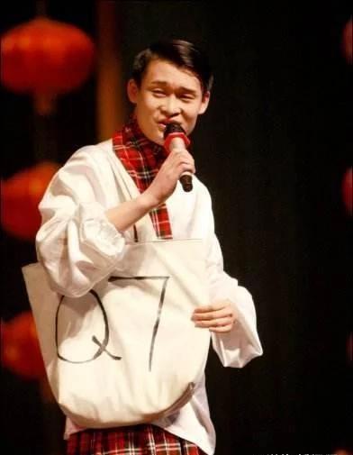 赵本山郭德纲争抢收他为徒，他却想拜小沈阳为师如今红过小沈阳