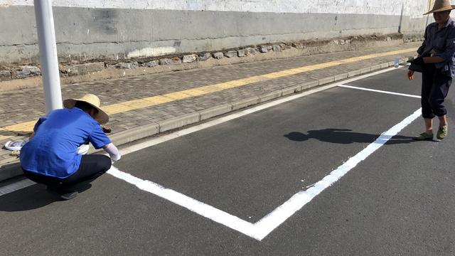 南京高淳固城街道：施划停车位，惠民暖人心