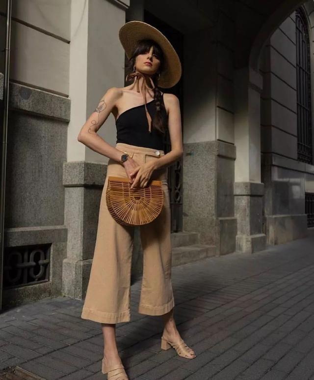 原来“淡漠色系”你早就穿过了！| 时尚