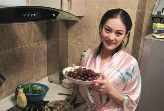 从万人黑到万人爱，相对比韩雪，张馨予的自律才最“可怕”