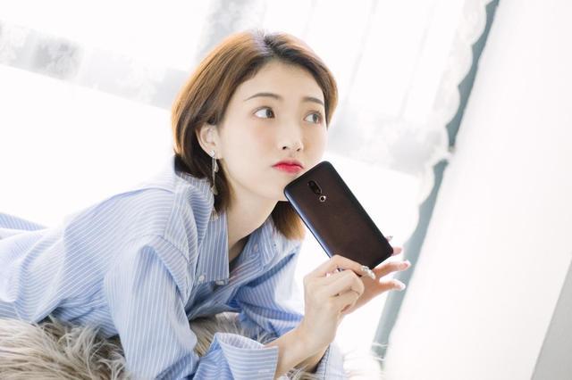 同为骁龙845却没屏下指纹 一降再降的小米8拿啥和