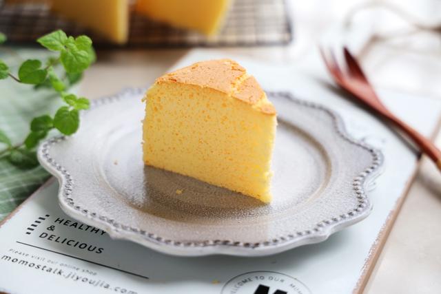 比戚风蛋糕简单，失败率低，更适合新手操作，松软好吃，不回缩